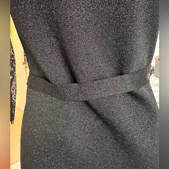 Carmen Marc Valvo black party dress with lace sleeves. - Picture 3 of 12